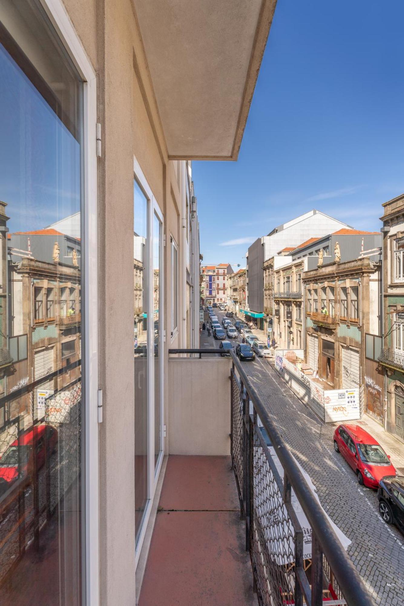 Colorful Bright Flat With Balcony By Host Wise Apartment Porto Luaran gambar