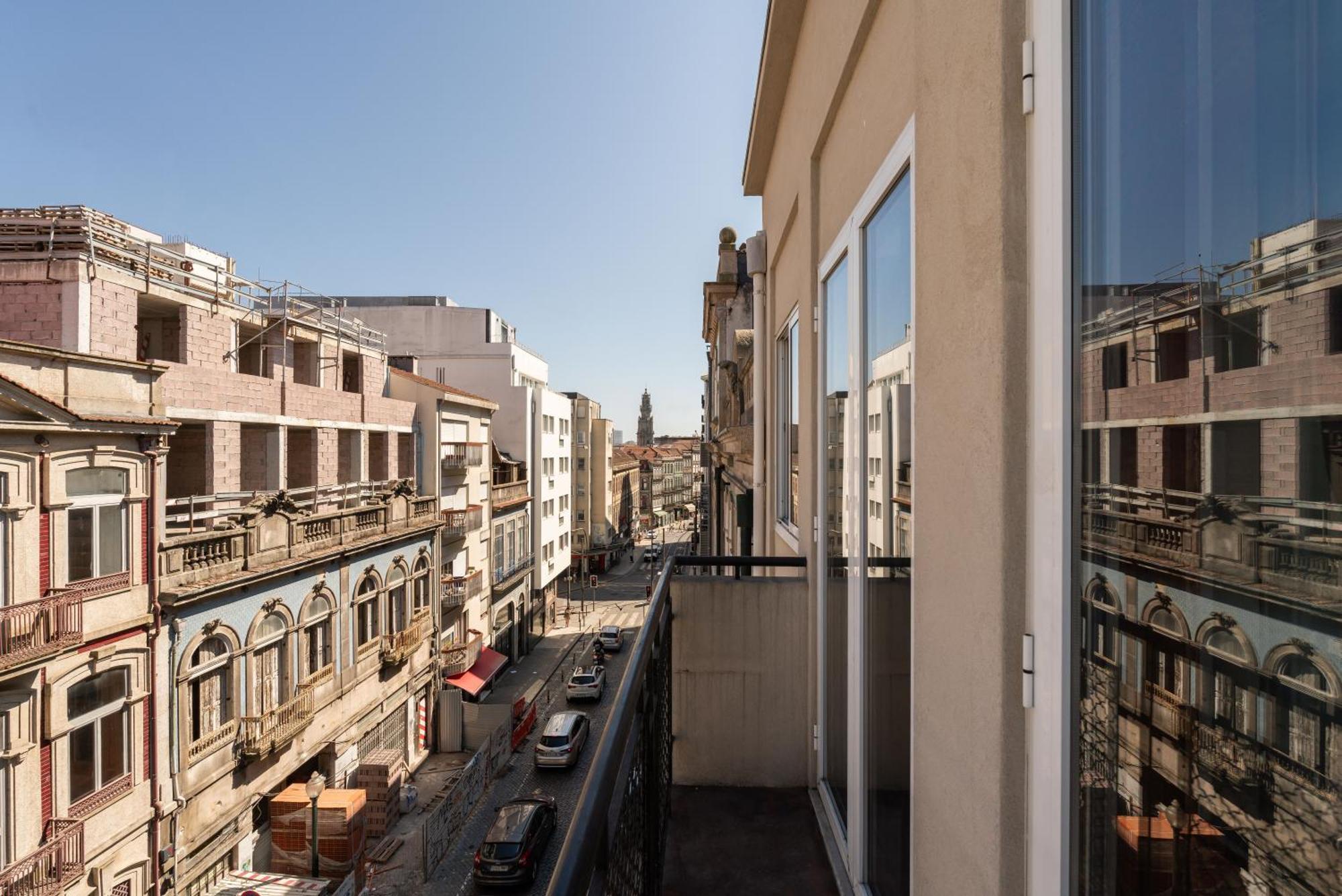 Colorful Bright Flat With Balcony By Host Wise Apartment Porto Luaran gambar