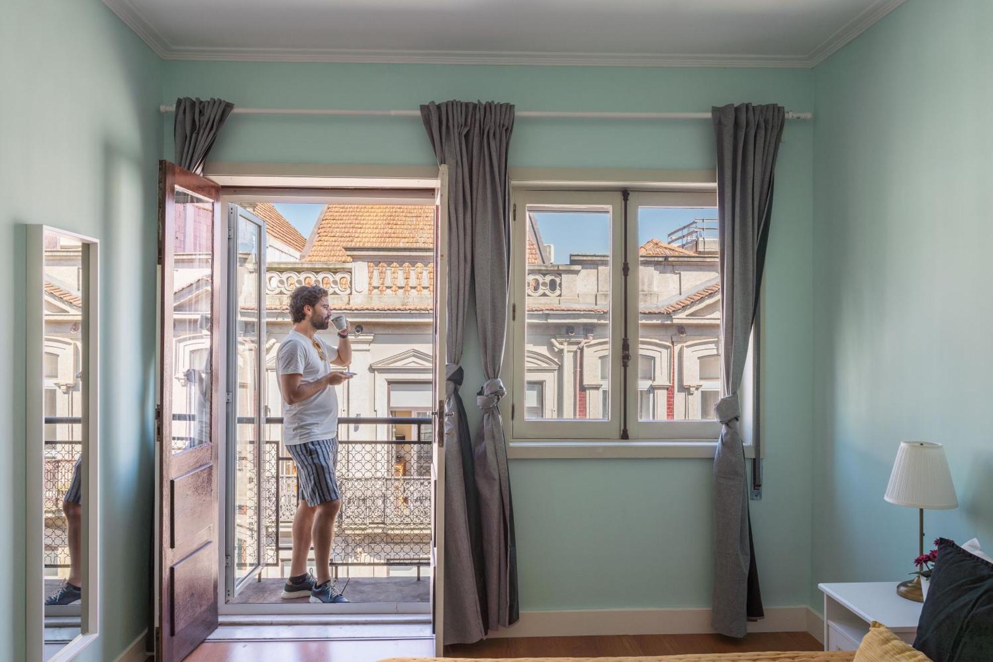 Colorful Bright Flat With Balcony By Host Wise Apartment Porto Luaran gambar